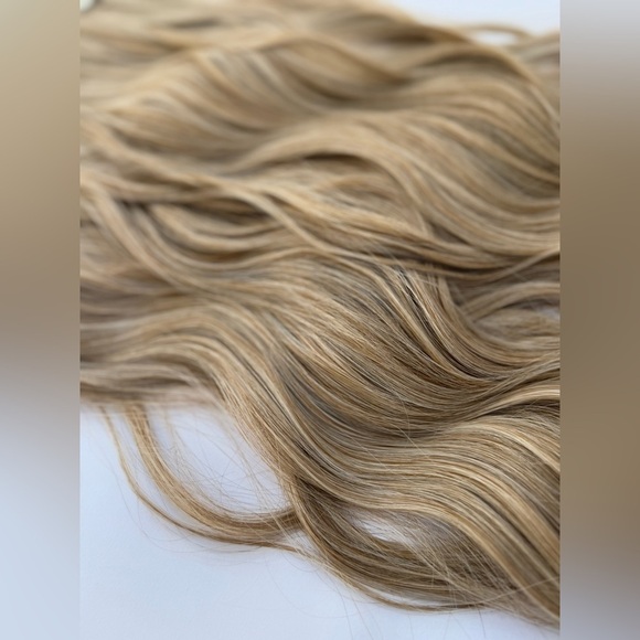Champagne Blonde Wavy hair Extensions - Human hair blend - Picture 3 of 8